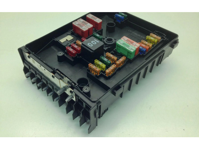 Блок предохранителей  1K0937125B   Volkswagen Golf Plus    