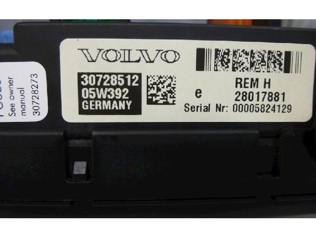 Блок предохранителей  30728512, 30728512   Volvo V70    