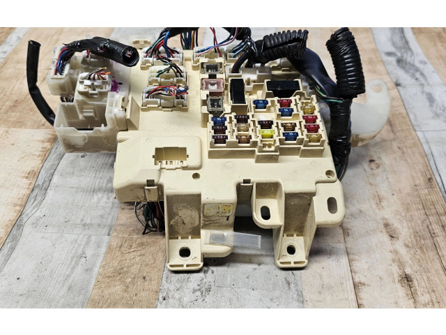   Pojistková skříňka 8264133080, 2323000041   Lexus ES 250 - 300 - 330 1997