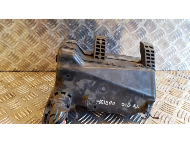 Блок предохранителей MR583210, G8C208MF Mitsubishi Pajero