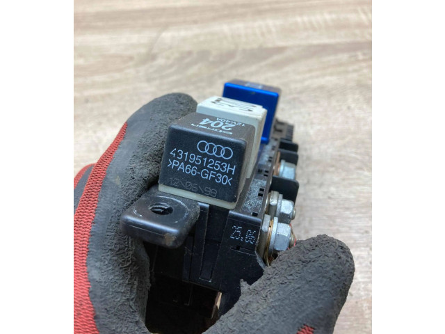 Блок предохранителей  8L0941822A, 431951253H   Audi A3 S3 8L    