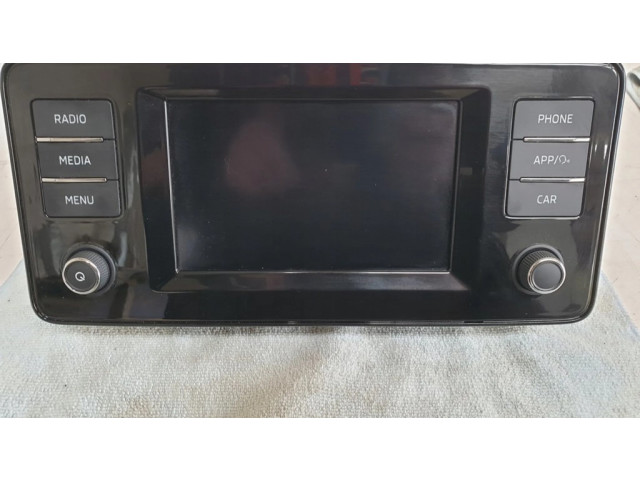 Радио/ проигрыватель CD/DVD / навигация