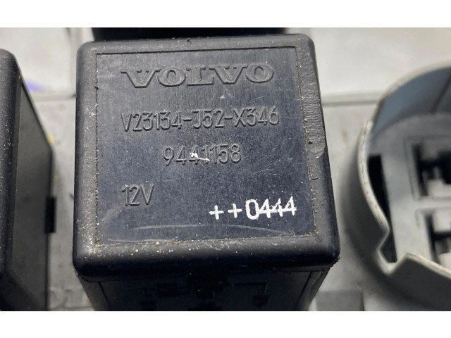 Блок предохранителей 8690698 Volvo XC90