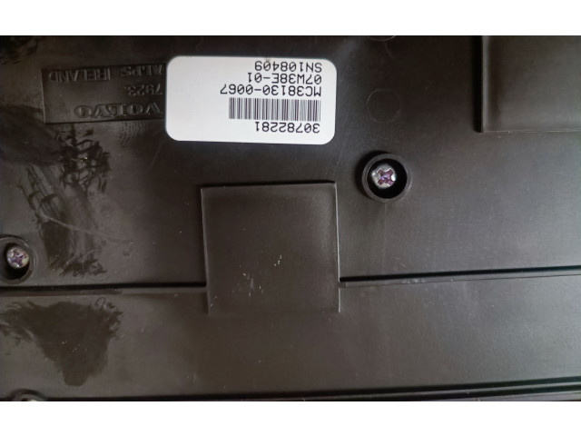 Блок управления климат-контролем 30782277, M9340800040   Volvo XC70