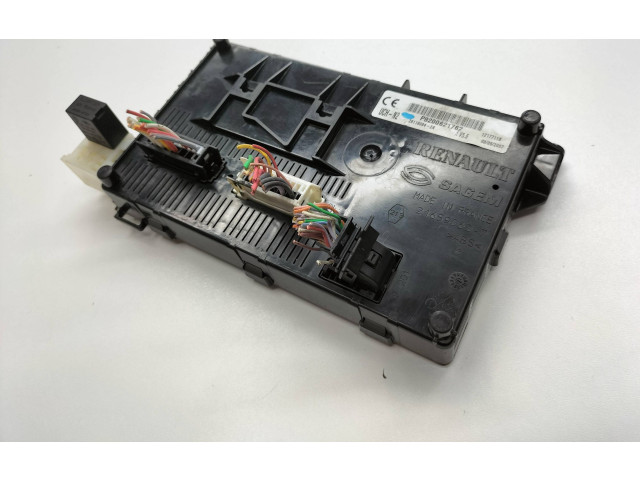 Pojistková skříňka Řídící jednotka BSM P8200621762, 281180842A   Renault Clio III 2007