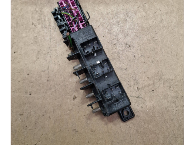 Блок предохранителей  8L0941822A, 896083000   Audi A3 S3 8P    