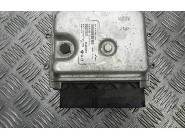 Блок управления двигателя 55258952, E2367   Fiat 500L