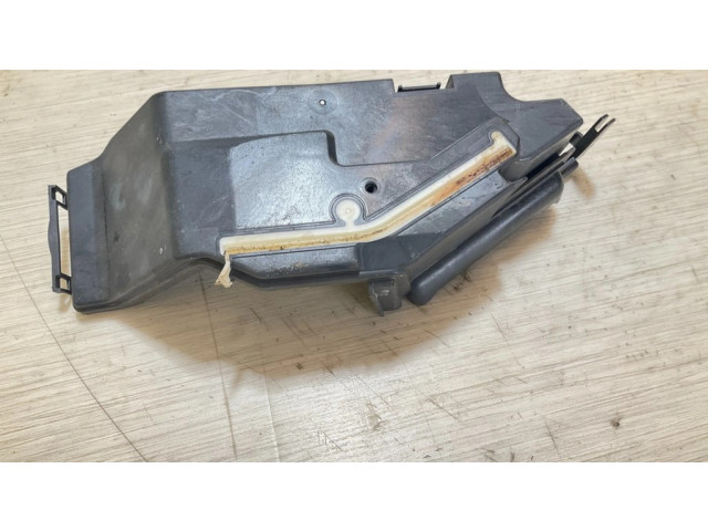 Другая деталь отсека двигателя