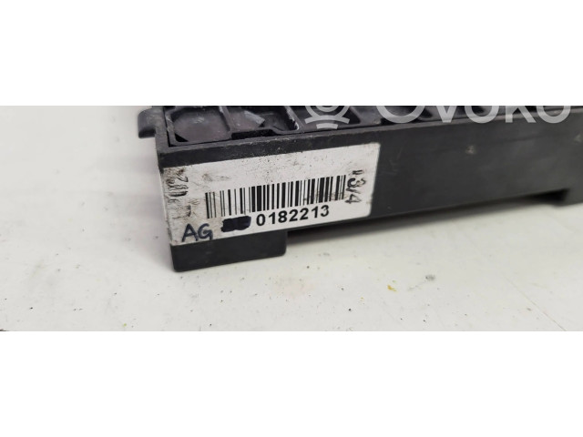 Pojistková skříňka 7H6970187AE Volkswagen Transporter - Caravelle T5 2005