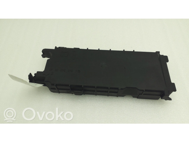 Pojistková skříňka Крышка ящика предохранителей A2465400040   Mercedes-Benz A W176 2015