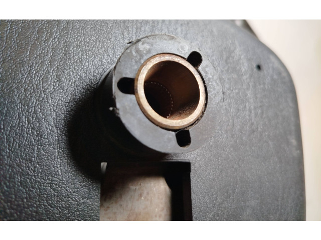 Руль Mitsubishi Carisma 1996 - 1999 года MR740922, 570217300