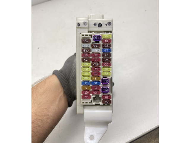Pojistková skříňka 8273033G91 Lexus ES 300h 2014