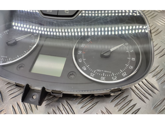 Geschwindigkeitsmesser Cockpit 5J0920810D   Skoda Fabia Mk2 (5J)       