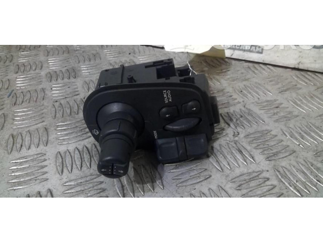 Ручка стеклоочистителей 8201590631 Renault Clio III