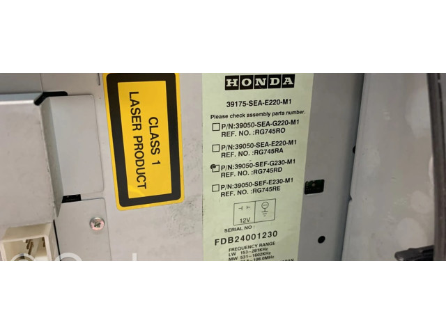 Радио/ проигрыватель CD/DVD / навигация