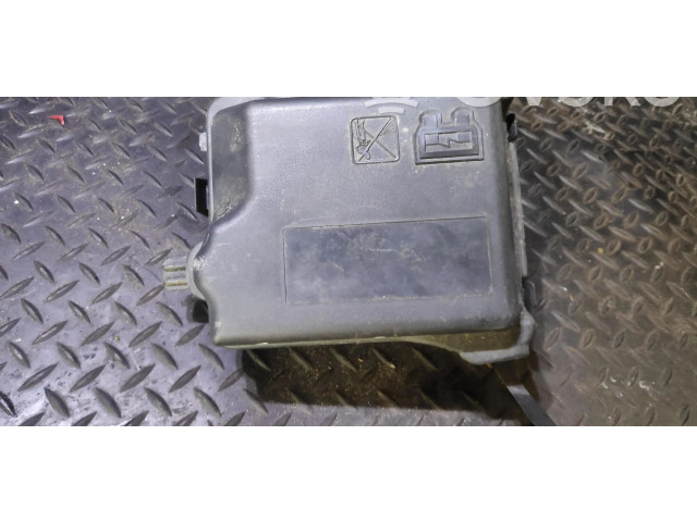 Блок предохранителей     Peugeot 2008 I    