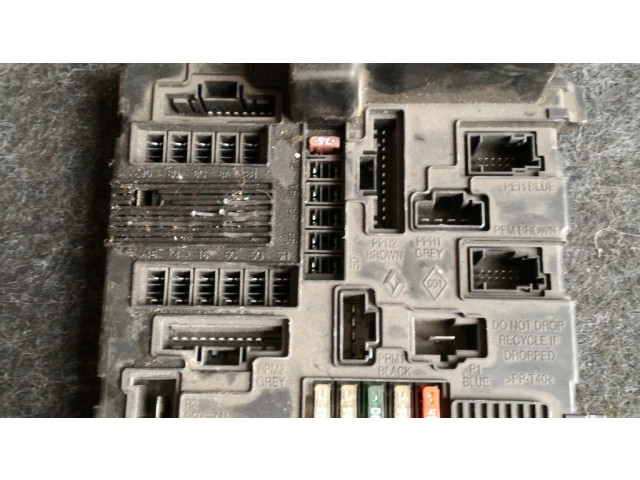 Блок предохранителей 8200306032C Renault Scenic II - Grand scenic II