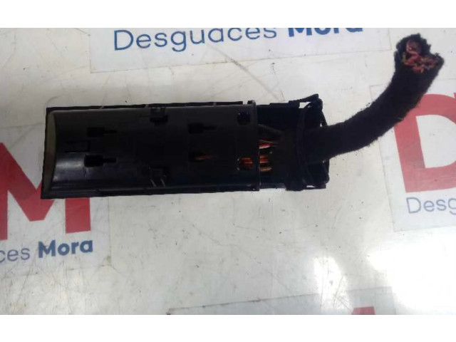 Pojistková skříňka 1721658563, 1721658563 Volkswagen Caddy 2017