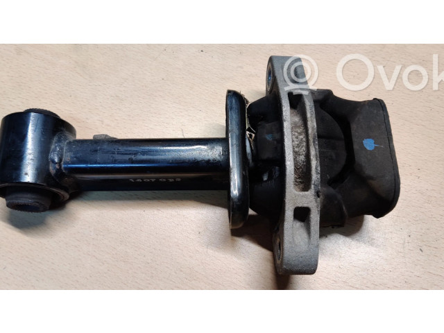 Подушка коробки передач