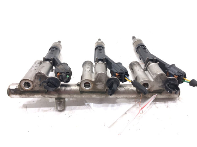 Vstřikovací lišta Citroen C3 Picasso