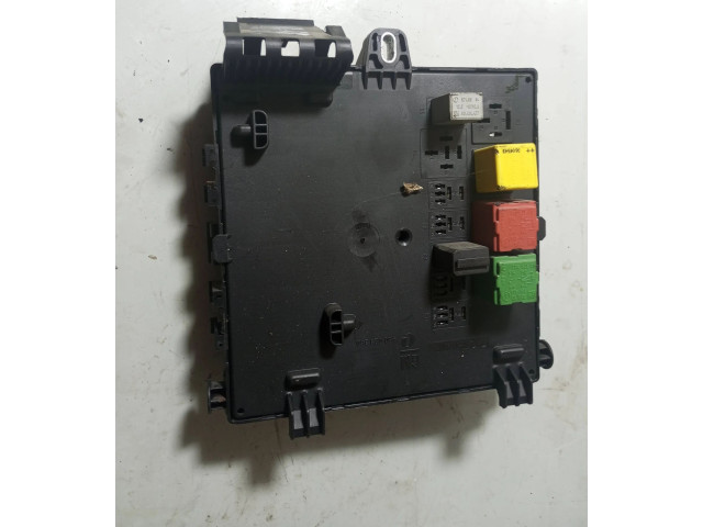 Pojistková skříňka 13205777, 03005862 Opel Vectra C 2008