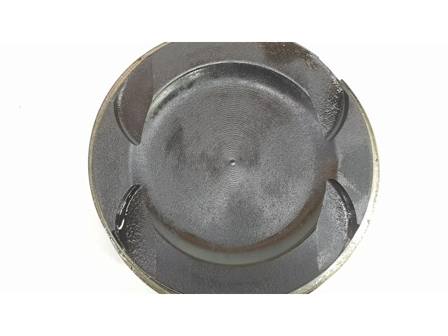 Píst 11257613626 BMW X6 E71 pro benzínový motor 4.4