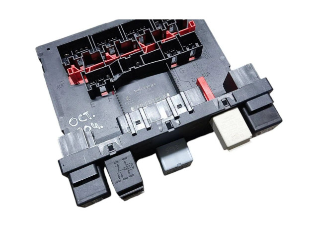 Блок предохранителей 3C0937049E, 28022870   Skoda Octavia Mk2 (1Z)    