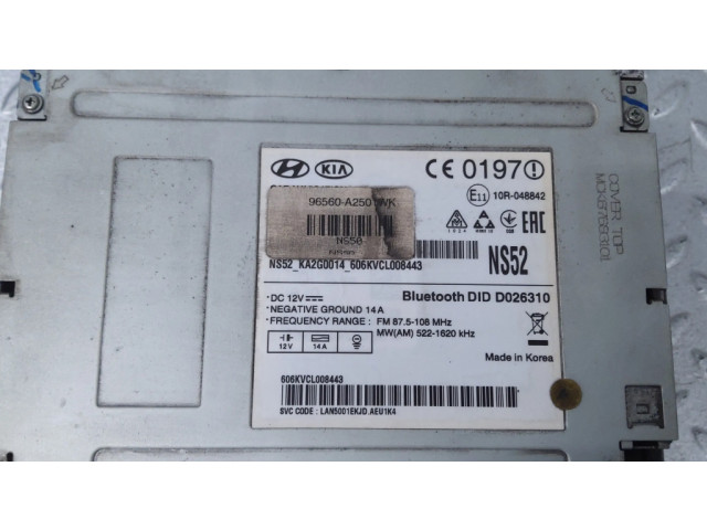 Радио/ проигрыватель CD/DVD / навигация