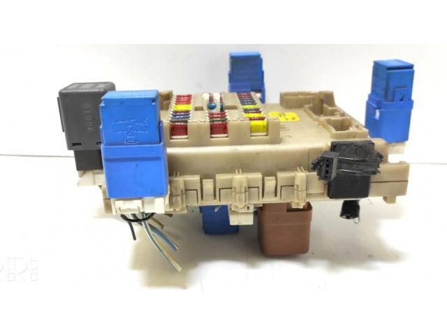 Pojistková skříňka 243504U100 Nissan Almera Tino 2001