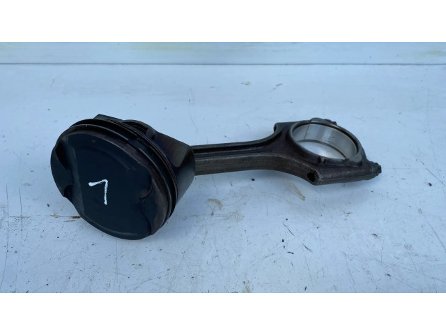 Поршень с шатуном Volvo V40 для бензинового двигателя 1.5