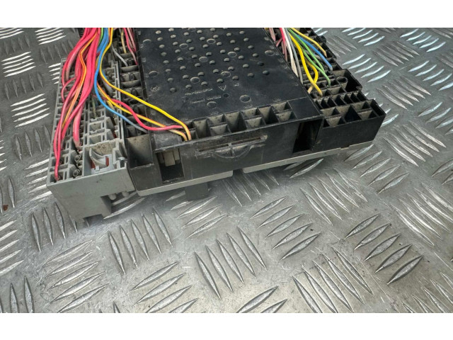 Блок предохранителей  8688153, 000001815990   Volvo S80    