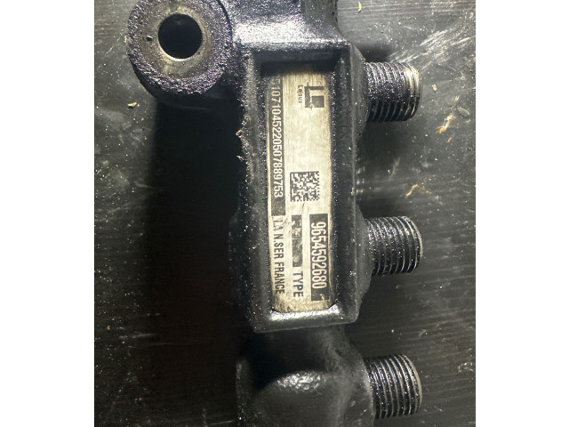 Топливная рампа 9654592680, 10710452   Citroen C4 I  