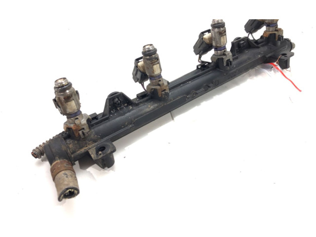 Топливная рампа 036971824D   Skoda Roomster (5J)  