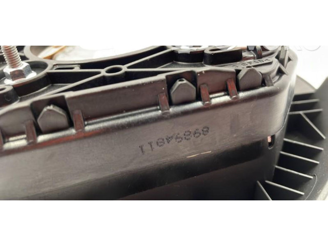 Подушка безопасности водителя 985708387R   Dacia Duster