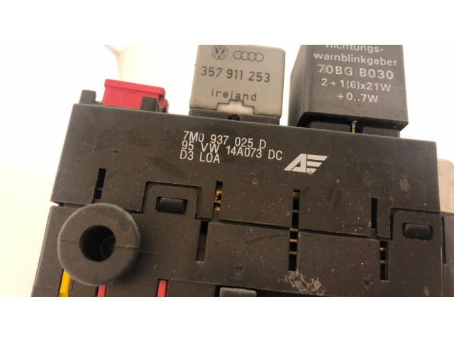 Блок предохранителей 7M0937025D Ford Galaxy