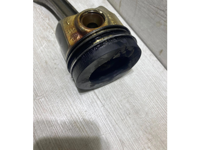 Поршень с шатуном cxx Skoda Octavia Mk3 (5E)