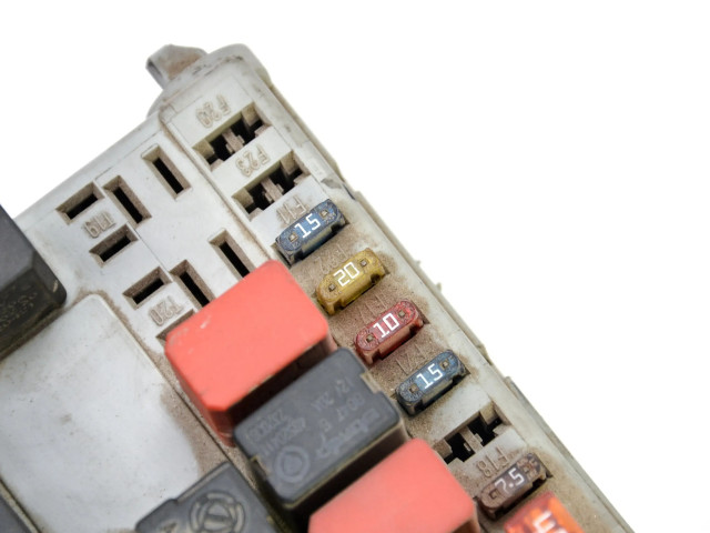 Pojistková skříňka 46835581 Fiat Punto (188) 2003