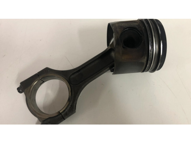 Píst 0840BB BMW 3 E92 E93 pro naftový motor 2.0