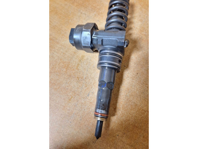 Форсунка 038130073J    Volkswagen Bora   