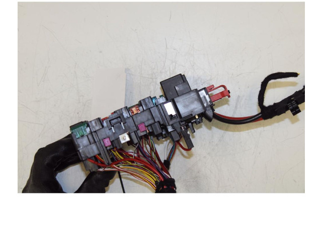 Блок предохранителей Audi Q3 F3