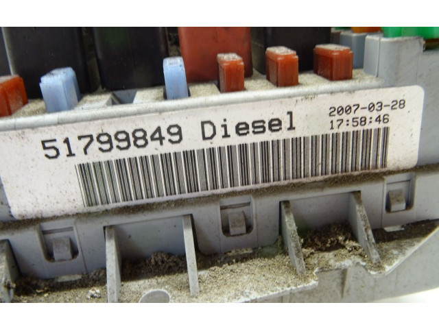 Блок предохранителей 51799849 Fiat Linea