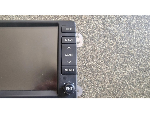 Радио/ проигрыватель CD/DVD / навигация