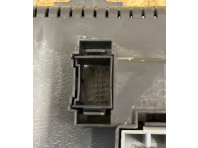 Блок предохранителей 30728512, 05W195   Volvo S60    