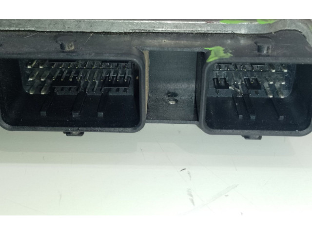 Масляный насос  K4M R8 (81KW) 237100132R  Renault Megane III 