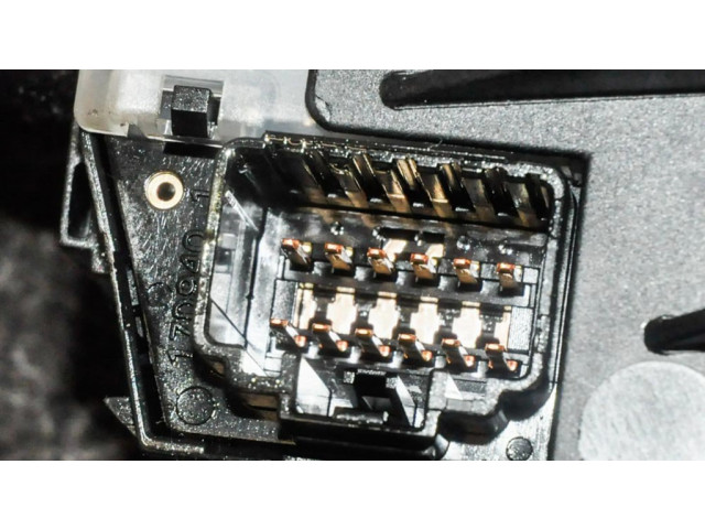 Подрулевой переключатель    Ford Focus