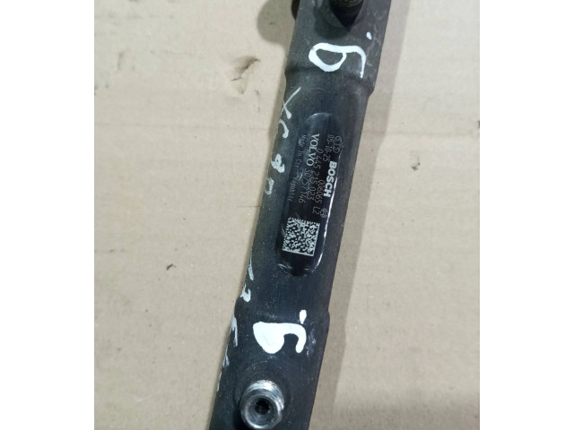 Топливная рампа 30757146, 006065L2   Volvo V70  