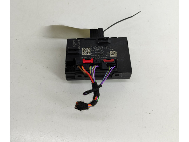 Блок управления дверью 7N0959795F, 7N0959795E Skoda Yeti (5L)