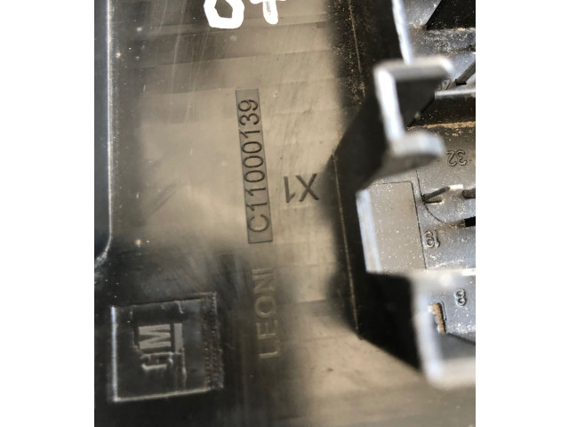 Блок предохранителей  13368642   Opel Astra J    