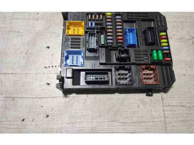 Блок предохранителей 9830707680 Peugeot 2008 II