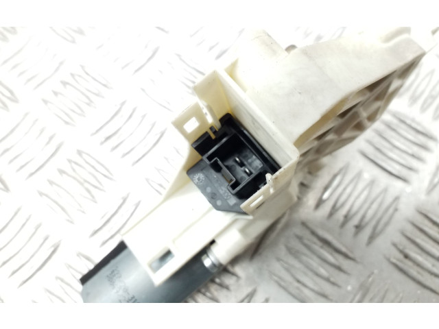 Передний двигатель механизма для подъема окон